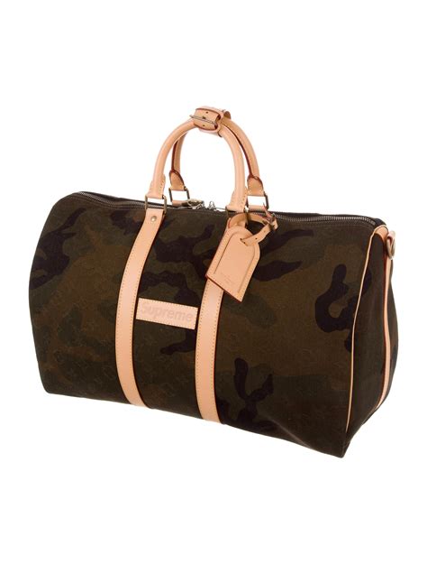 supreme louis vuitton bag camo|cartera louis vuitton supreme original.